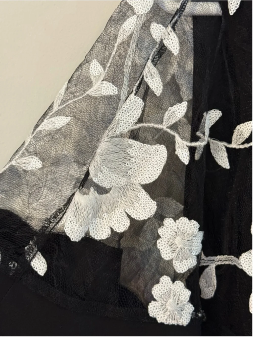 &M Richards Size 16 Black White Floral Embroidered Cape Overlay Dress - Picture 6 of 7